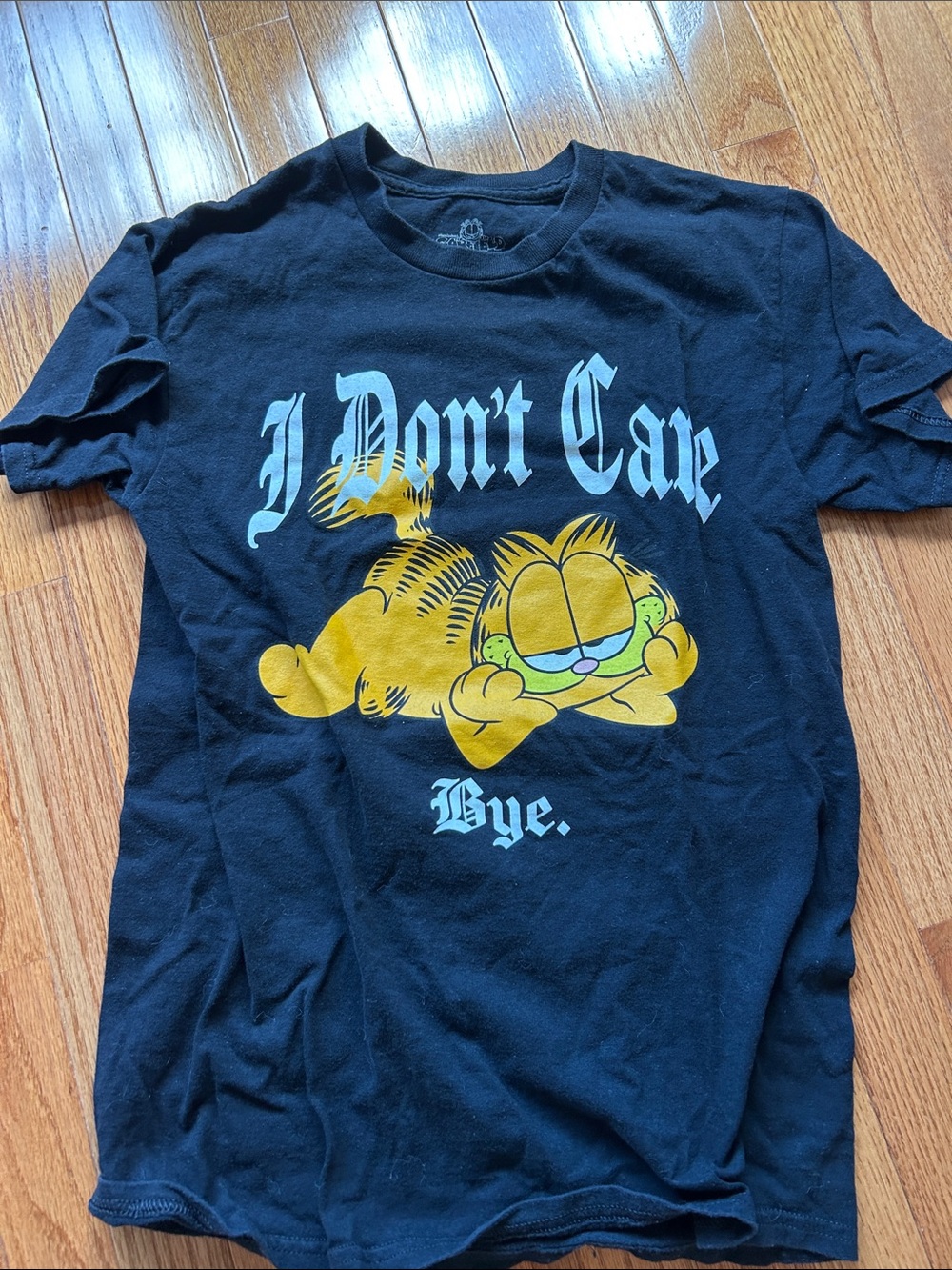 Garfield Hot Topic Graphic Tee